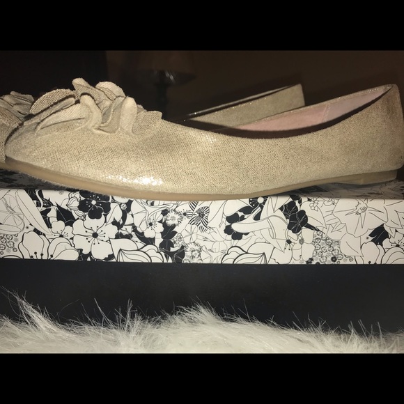 Champagne colored flats - Picture 5 of 6